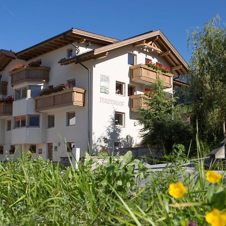 Kinderbauernhof Ierzerhof Arzl im Pitztal Esterno foto