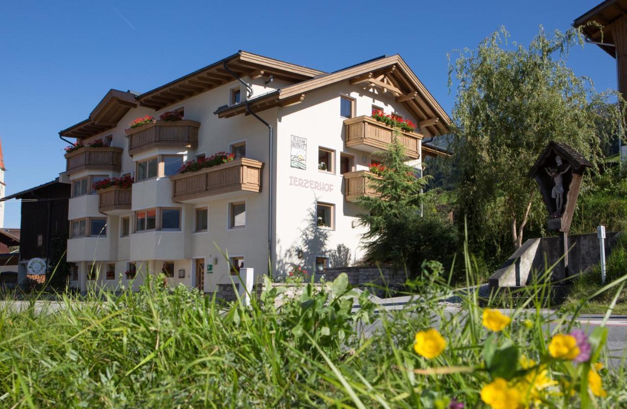 Kinderbauernhof Ierzerhof Arzl im Pitztal Esterno foto