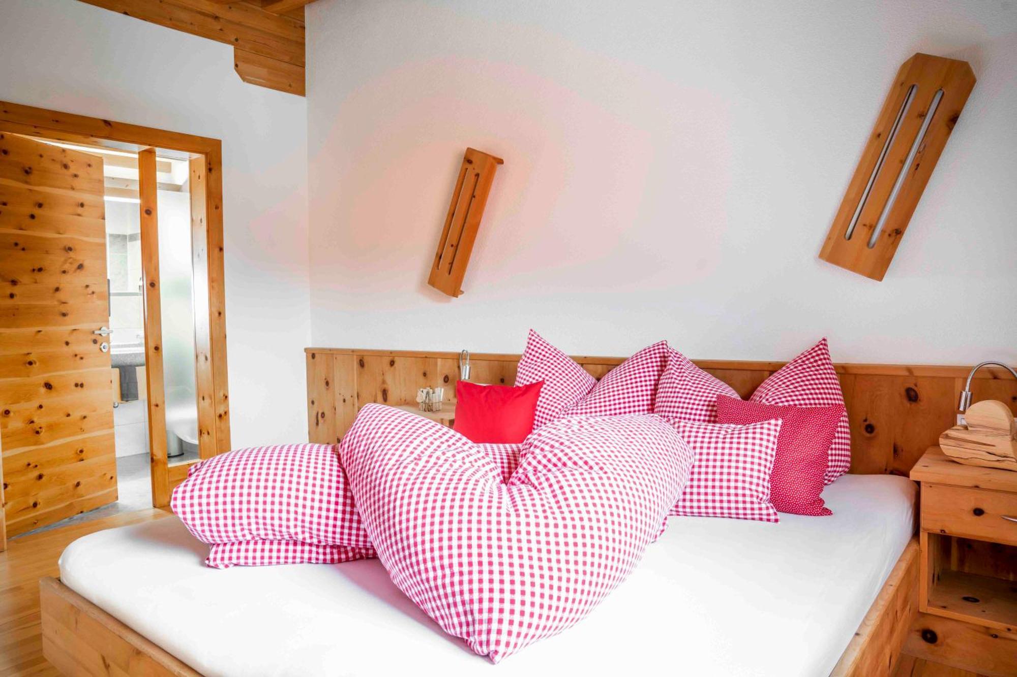 Kinderbauernhof Ierzerhof Arzl im Pitztal Esterno foto