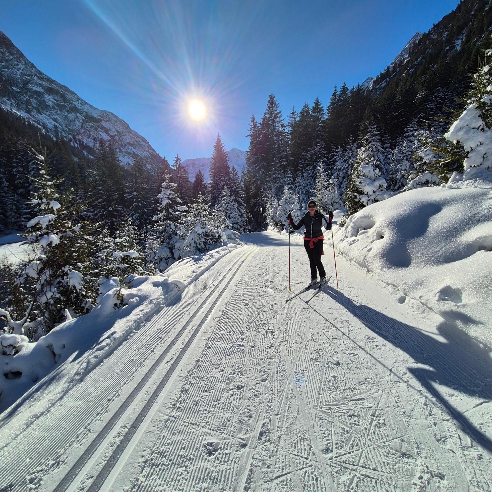 Kinderbauernhof Ierzerhof Arzl im Pitztal Esterno foto