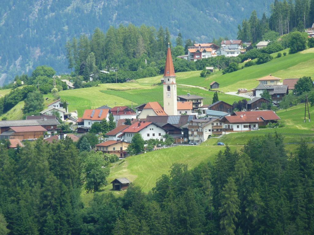 Kinderbauernhof Ierzerhof Arzl im Pitztal Camera foto