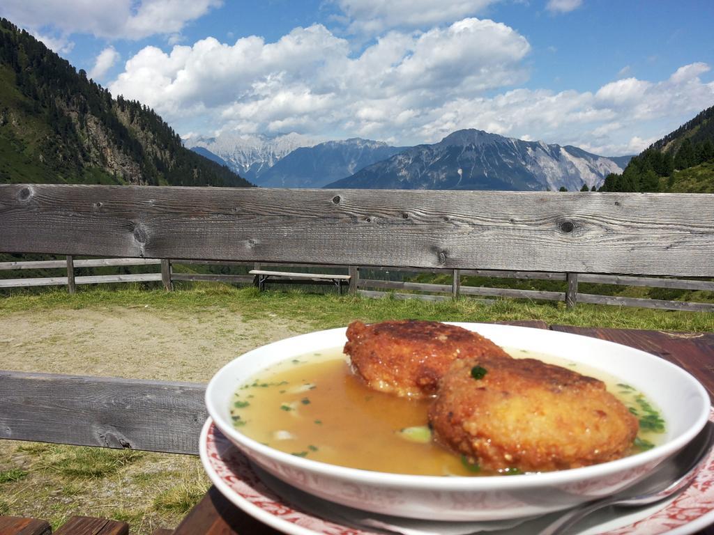 Kinderbauernhof Ierzerhof Arzl im Pitztal Esterno foto