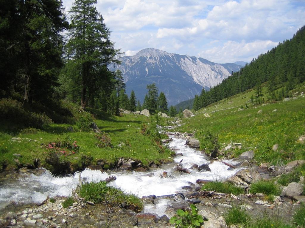 Kinderbauernhof Ierzerhof Arzl im Pitztal Esterno foto