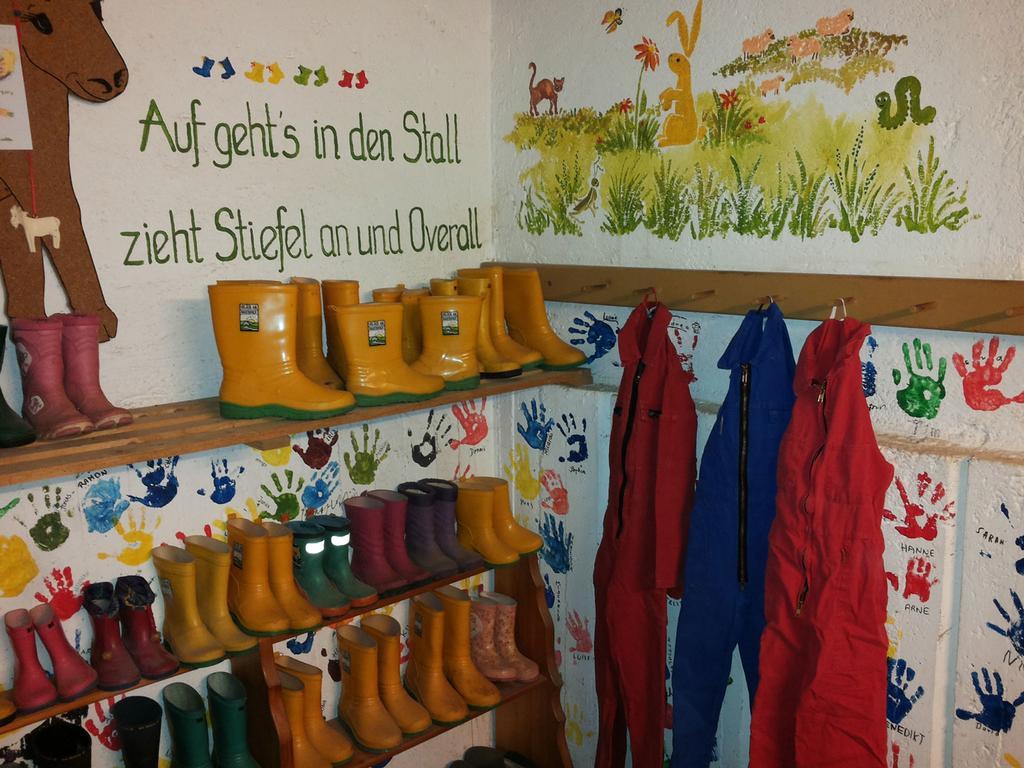 Kinderbauernhof Ierzerhof Arzl im Pitztal Esterno foto